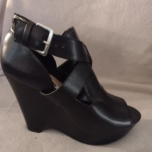 Nine West black wedge shoe size 8